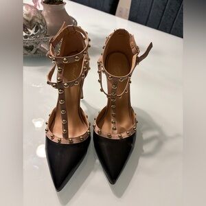 Chic Studded Black and Tan Heels